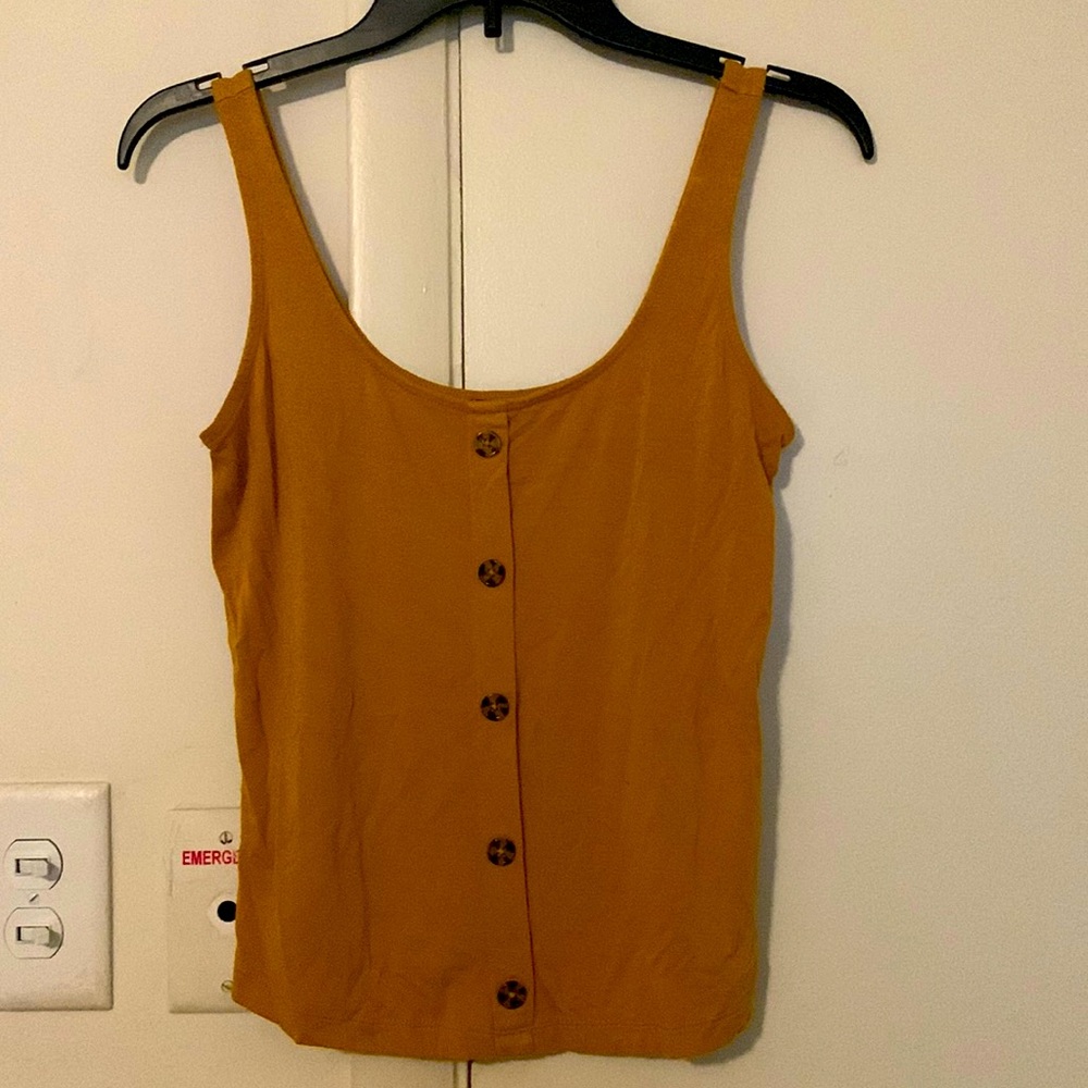 Button front tank